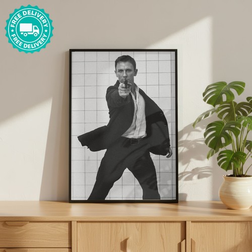 Daniel craig james bond pistol - james,