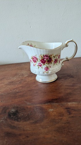 Elizabethan queens rose fine - elizabethan,