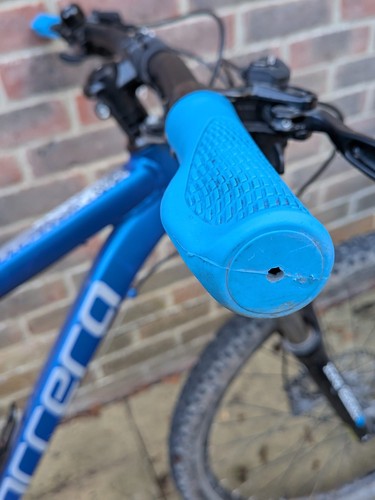 Carrera vulcan mountain bike