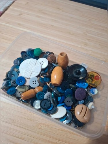 Vintage novelty sewing buttons - vintage,