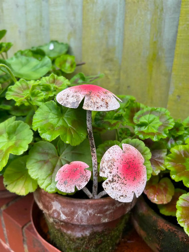 Metal red toadstool stake - red,