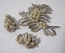 Vintage Trifari Silvertone &