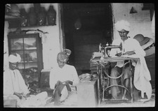 Photo TAILORS SHOP INDIA C1910