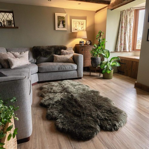 Olive sheepskin rug - olive, (quad)