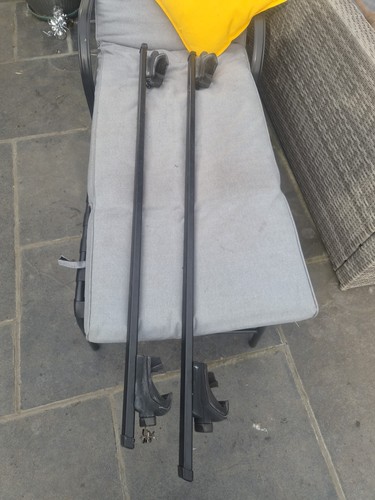 Thule locking roof bars - locking,