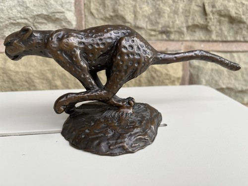 Hot cast bronze cheetah - cast,