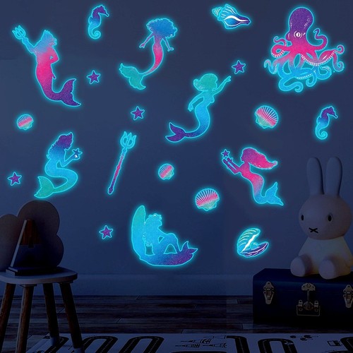 Glow dark underwater scene - glow,