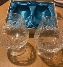 Edinburgh lead Crystal, Hand