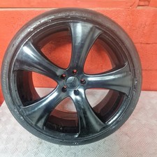 MERCEDES / RANGE ROVER /