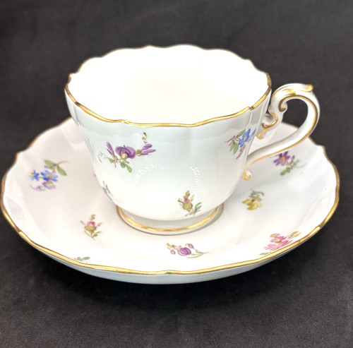 Meissen scattered flowers tea - scattered,