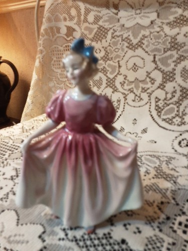 Royal doulton small figurine - small,