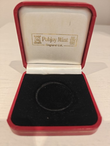 Large coin red presentation - large,