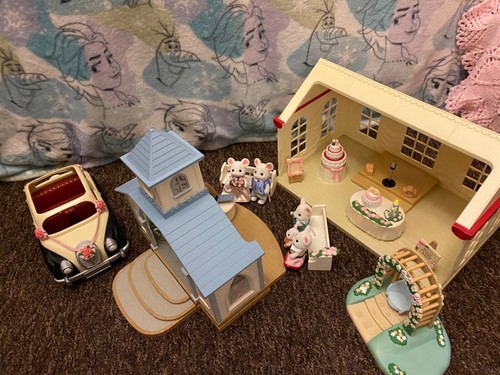 Sylvanian families wedding - families:,