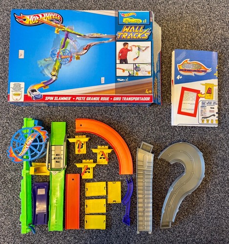 Hot wheels wall - hot,