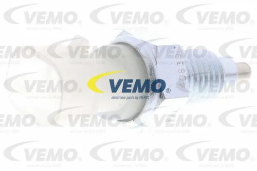 Switch reverse light fits - reverse,