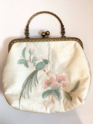 Vintage embroidered kisslock - embroidered,