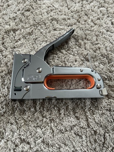 Staple gun - staple,