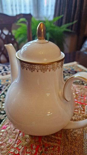 Royal doulton gold - royal, fine