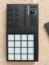 Native Instruments MASCHINE MIKRO Mk3 Controller - Black