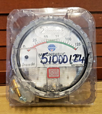 New Dwyer Magnehelic Differential Pressure Gauge W25V DAV4202 2000-125PA