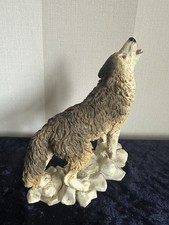 Castagna Wolf Howling On The