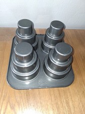 Metal CHICAGO METALLIC Non Stick Mold, 3 Tiered Wedding Pan,4 Mini Cakes 5" Tall