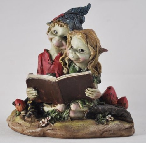 Pixie couple reading small - reading,