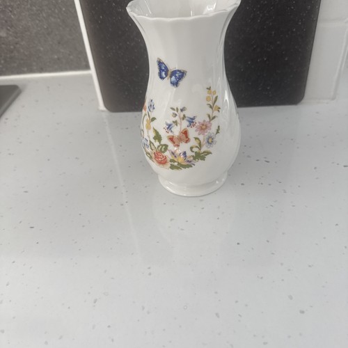 Aynsley vase features the