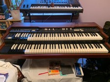 Hammond XLK-3 portable keyboard with upper and lower sections with drawbars