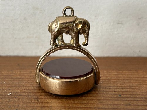 Victorian 9ct gold elephant - 9ct,