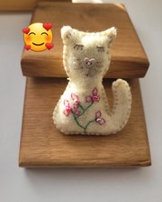 Handmade Pretty Felt Cat stitched brooch, Handmade Cat Brooch Christmas gift