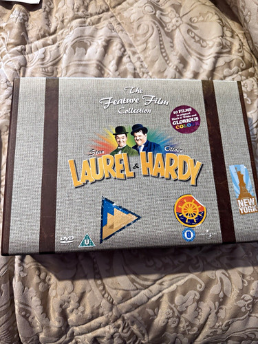 Universal laurel hardy - &,
