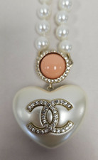 Chanel 21B Large Heart Pearl