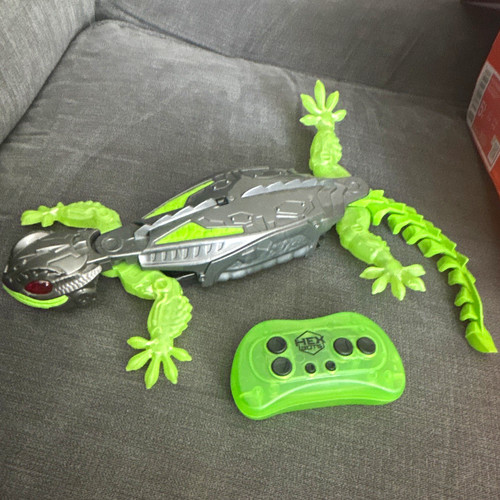 Hexbug remote control lizard - hexbug,