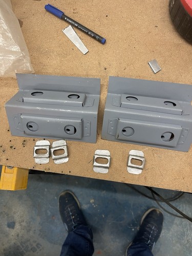Etype bonnet captive hinge - bonnet,