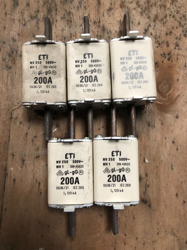Joblot eti 200a fuses - of,