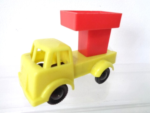 Vintage wells brimtoy plastic - wells,