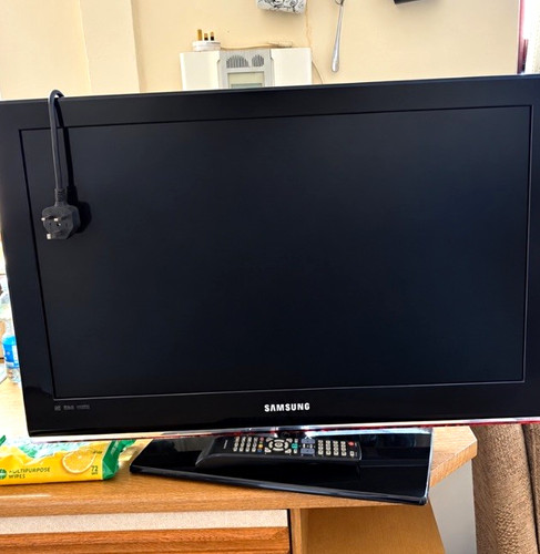 Samsung black flat screen - samsung,