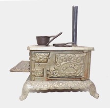 ANTIQUE EAGLE MINIATURE CAST IRON COOK STOVE - COMPLETE - OLD UNTOUCHED SURFACE