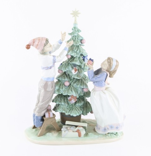 Lladro trimming the tree - 'trimming, tree'