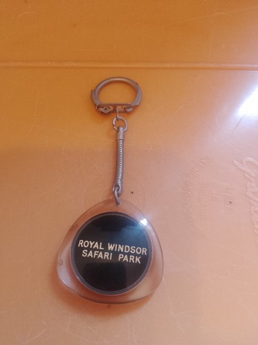 Pre owned keyring royal - -,