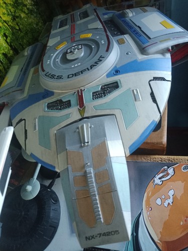 Star trek uss - star, defiant