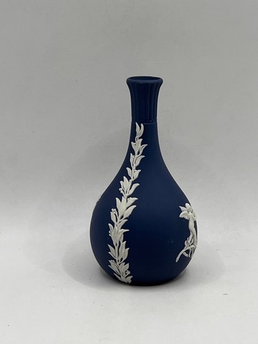 Wedgwood jasperware bud - bud, vase