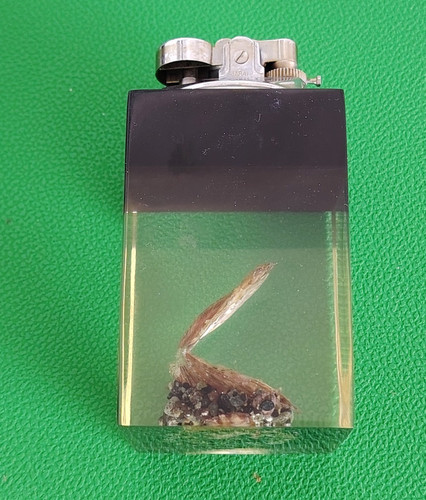 Vintage desk lighter - , shell