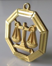 9ct Gold Pendant - 9ct Yellow