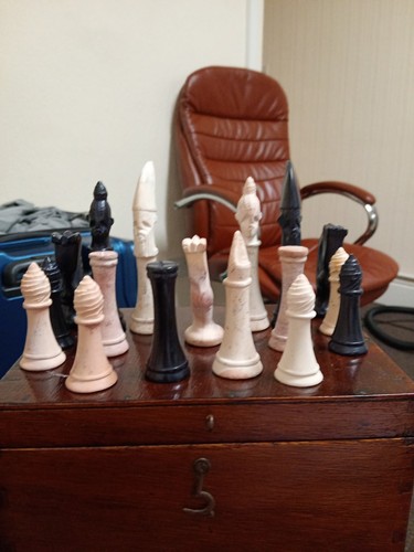 Partial set staunton chess - set,