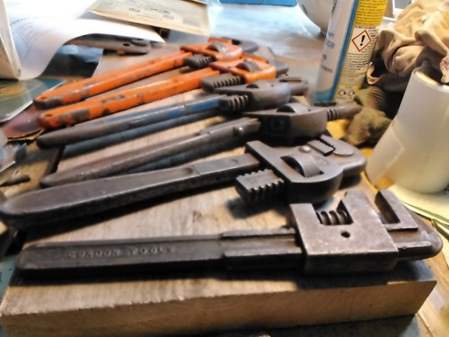 Six wrenches various - six, makes