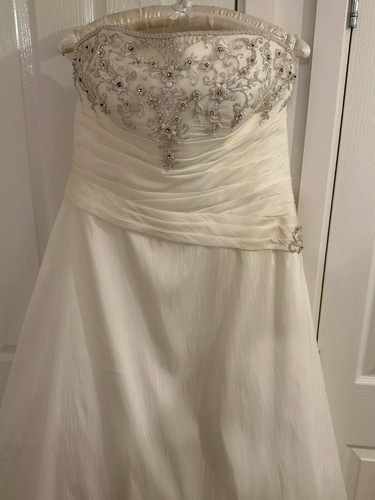 Ivory wedding dress size 20 - ivory,