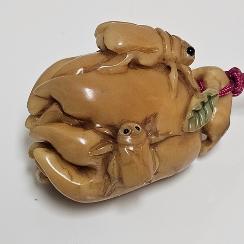 Netsuke taguan nut flies - flies, asian