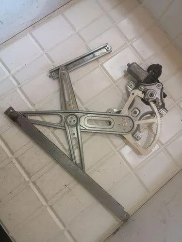 Toyota yaris front left - toyota, p1